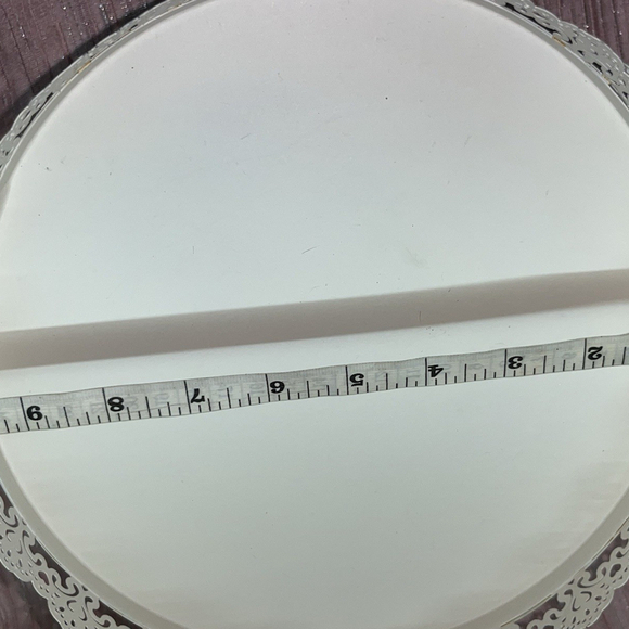 Metal Stand with Heart Scalloped Edge - Off white For Displays Or Treats - Picture 4 of 6